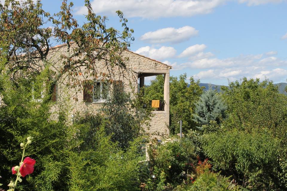 Gîte vu du GR700 (Chemin de randonnée)