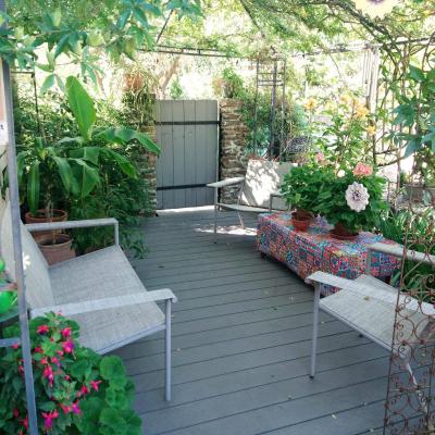 Terrasse ombragée du gîte