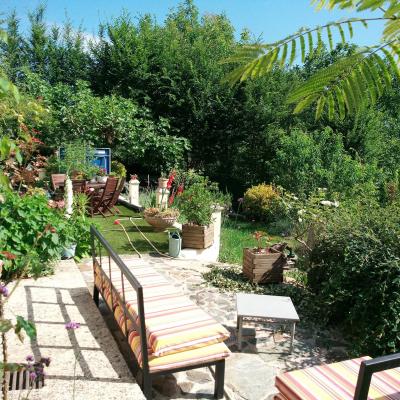 Terrasse et jardin verdoyant