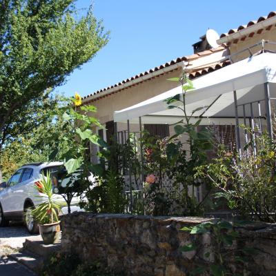 Le gîte, parking, entrée...