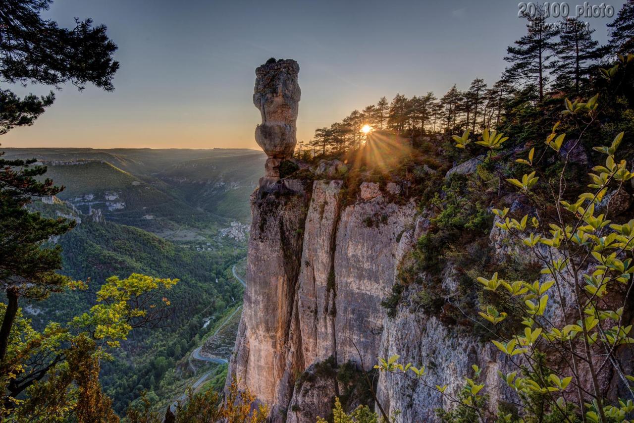 Le Vase de Sèvres au couchant, causse Méjean, Lozère, France